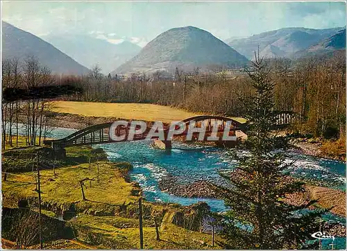 Cartes postales moderne Tardets Pyr Atl La vallee avec le pont d'Abense sur le Gave Au fond les Pyrenees