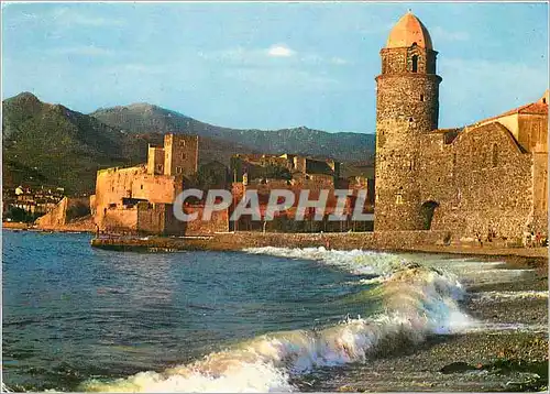 Cartes postales moderne La Cote Vermeille Collioure ville catalane La tour de l'eglise ND des Anges