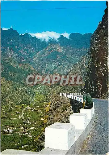 Cartes postales moderne Curral das Freiras Madeira Un village de l'interieur