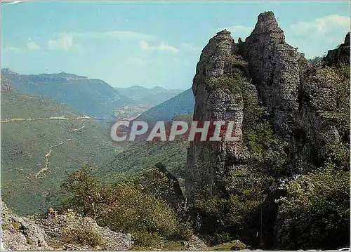 Cartes postales moderne Lodeve (Herault) Vue sur la vallee de la Lergue avec ses tres beaux rochers