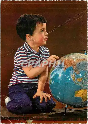 Cartes postales moderne Enfant Globe