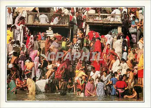 Cartes postales moderne Benares les ghats sur le Grange