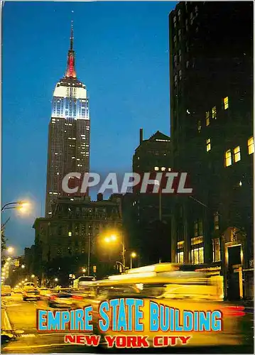 Cartes postales moderne The empire state Building illiminated at night standing 102 floors above the street