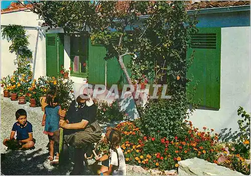 Cartes postales moderne Ile de Re Grand mere contant une histoire du bon vieux temps