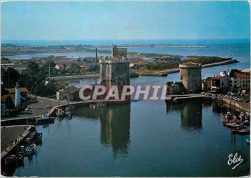 Cartes postales moderne La Rochelle (Chte Mme) L'Entree du Port et les Deux Tours