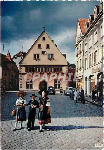 Cartes postales moderne L'Alsace Jeunes Alsaciens devant l'Hotel de Ville Folklore