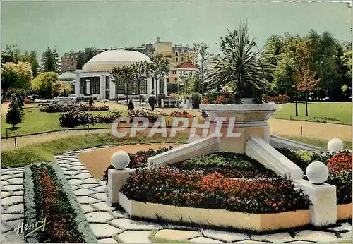 Cartes postales moderne Vittel Dans le Parc