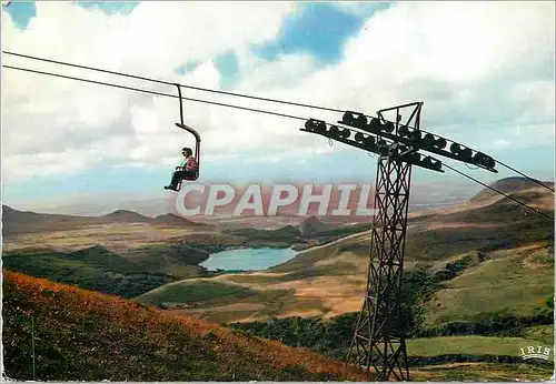 Cartes postales moderne L'Auvergne Telesiege du Col de la Croix Morand alt 1401 m dans le fond le Lac Guery