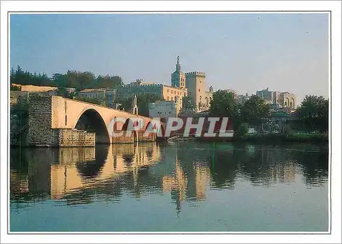 Cartes postales moderne Avignon paisible sur les eaux du Rhone le Pont St Benezet et le Palais des Papes