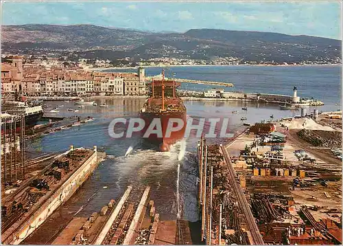Cartes postales moderne La Ciotat lancement d'un bateau aux chantiers de la C N C Bateau
