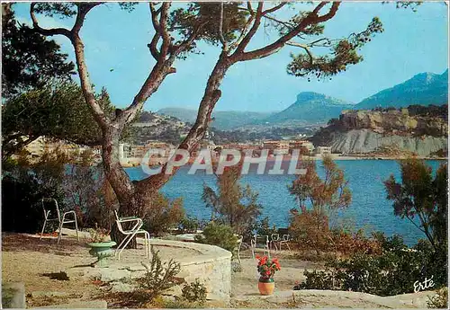 Cartes postales moderne Reflets de France Cote d'Azur Cassis sa baie et son port a l'entree d'un pittoresque vallon a dr