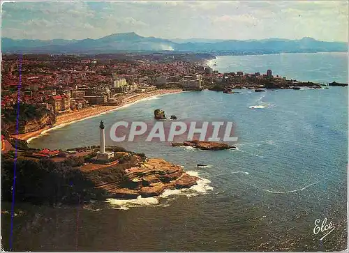 Cartes postales moderne Biarritz Vue generale avec le phare la grande plage le rocher de la vierge au fond les Monts Esp