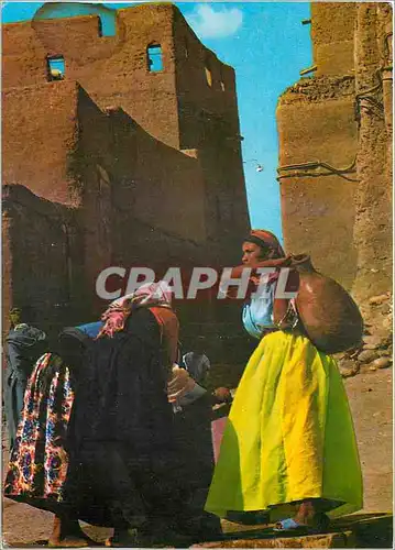 Cartes postales moderne Quarzazate elle a puise l'eau Fraiche au pied de murailles Faites