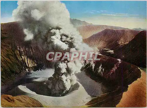 Cartes postales moderne Great erupt crater at Mt Aso