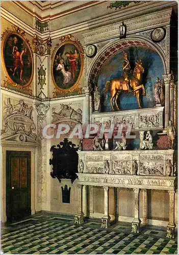 Cartes postales moderne Bergamo Coin de la Chapelle Colleoni avec le Monument au Conducteur