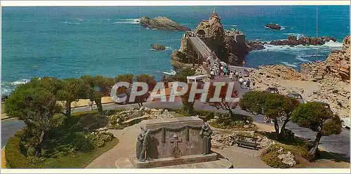 Cartes postales moderne Biarritz Basses Pyrenees Le Monument aux Morts et le Rocher de la Vierge