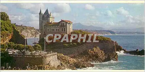 Cartes postales moderne Biarritz Basses Pyr La Villa Belza au fond les Monts Espagnois