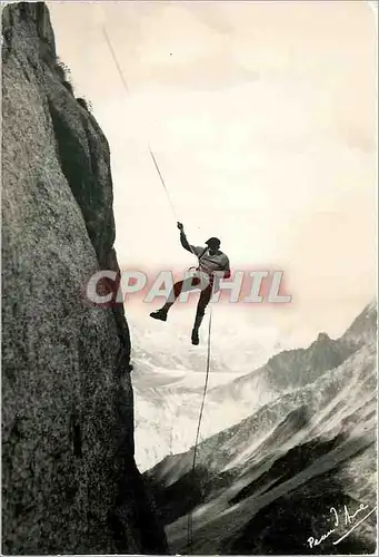 Cartes postales moderne Une descente en Rappel Alpinisme