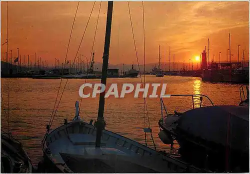 Cartes postales moderne La Cote d'Azur Varoise Saint Tropez Coucher de soleil sur le port