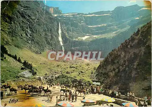Cartes postales moderne Les Pyrenees Gavarnie Hautes Pyrenees Plate forme d'arrivee au pied du Cirque
