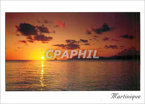 Cartes postales moderne Couleurs des Caraibes Mer Ciel Feu Au loin le Rocher du Diamant et le Morne Larcher Martinique
