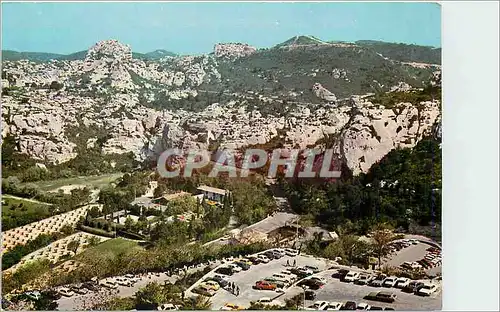 Cartes postales moderne Les Baux de Provence Vue sur l'Oustaou de Baumaniere et le Val d'Enfer