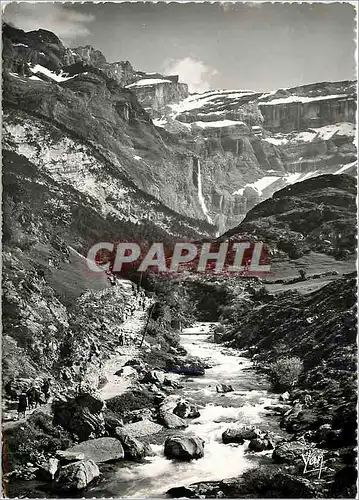 Cartes postales moderne Gavarnie Le sentier conduisant au Cirque longe le Gave