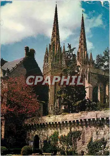 Cartes postales moderne Quimper Finistere Les fleches de la cathedrale au dessus des remparts