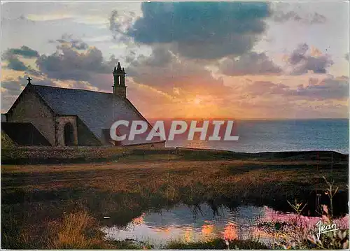 Moderne Karte La Bretagne Coucher de soleil sur la Chapelle Saint They a la Pointe du Van dans le lointain le