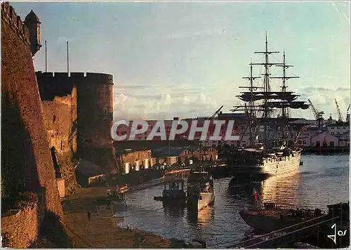 Moderne Karte Brest Finistere Le navire ecole Americo Vespuci dans le port de Brest