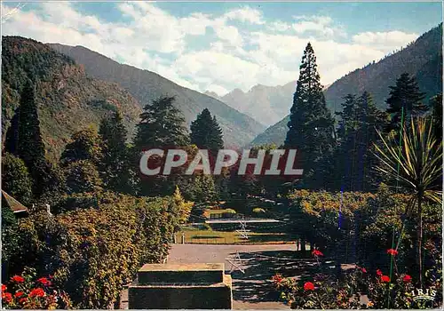 Cartes postales moderne Luchon Les jardins du casino et le port de Venasque