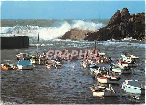 Cartes postales moderne La Bretagne Pittoresque Deferlante sur la digue