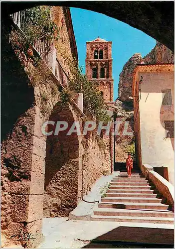Cartes postales moderne Moustiers Ste Marie Une rue du Vieux Moustiers et son Clocher