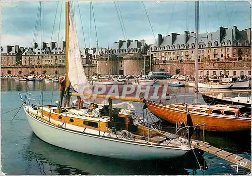 Moderne Karte Saint Malo L et V Les Yachts devant les Remparts Bateaux