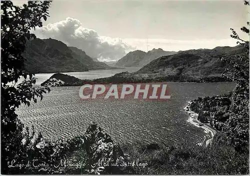 Cartes postales moderne Lago di Como Menaggio L'Aube au milieu du Lac