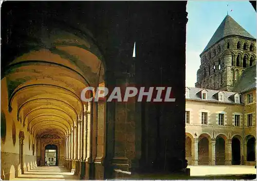 Cartes postales moderne Redon LV Le Cloitre du College Saint Sauveur et  le clocher roman de l'Eglise