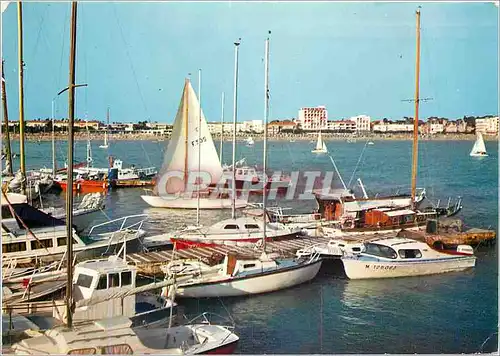 Cartes postales moderne Royan L'Entree du Port Facade du Boulevard