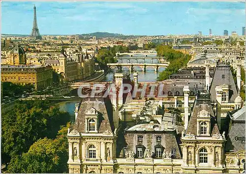 Cartes postales moderne Paris Vue generale De droite a gauche les toits de l'hotel de ville Tour Eiffel