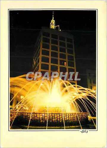Cartes postales moderne Reflets du Languedoc Le Cap d'Agde Illuminations nocturnes de la fontaine au pied de la tour de