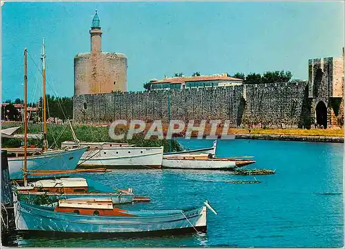 Cartes postales moderne Aigues Mortes La Tour Constance et le canal