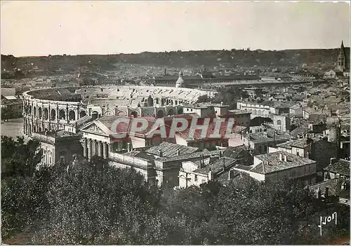 Cartes postales moderne Nimes Gard Vue generale sur la Ville et les Arenes