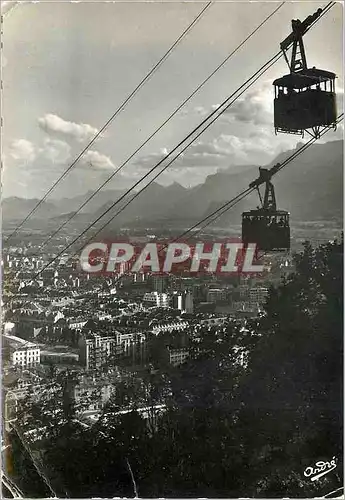 Cartes postales moderne Grenoble Teleferique de la Bastille Croisement des deux bennes
