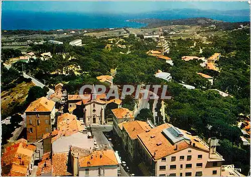 Moderne Karte Presqu'ile de Gienes Var Vue aerienne Le centre du village l'eglise au loin