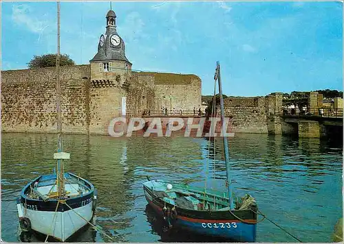 Cartes postales moderne Concarneau Sud Finistere Le beffriu et les remparts