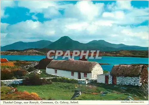 Cartes postales moderne Thatched Cottage near Revyle Connemara Co Calway Ireland