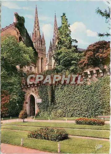 Cartes postales moderne Quimper La Cathedrale et les Jardins