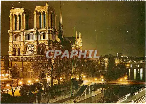 Cartes postales moderne Paris la nuit La Cathedrale Notre Dame de Paris Illuminee