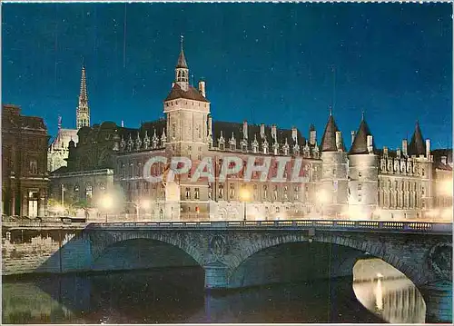 Cartes postales moderne Paris la nuit La Conciergerie et la Fleche de la Sainte Chapelle