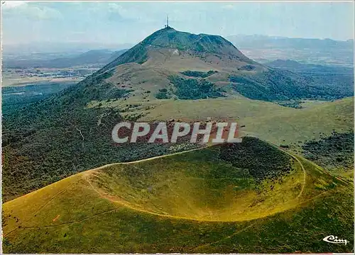 Cartes postales moderne Le Puy de Dome Au premier plan le superbe cratere du Puy de Pariou