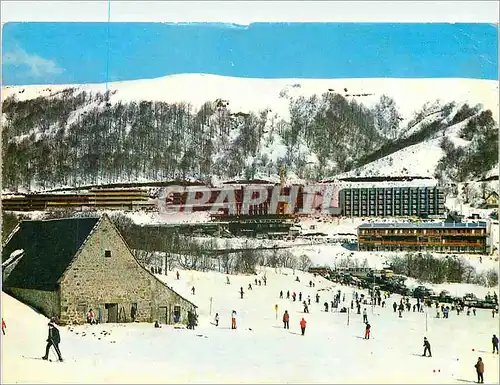 Cartes postales moderne Sports d'Hiver en Auvergne Super Besse Buron de la Biche et vue sur la station